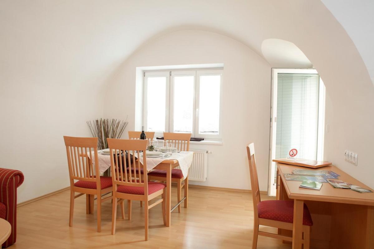 Raiffeisenhof Appartements Ehrenhausen Exterior foto